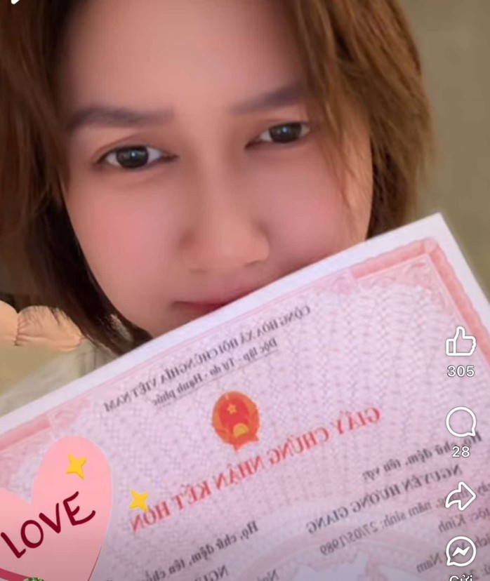 Diễn viên Hương Giang đăng ký kết hôn - Ảnh 1.