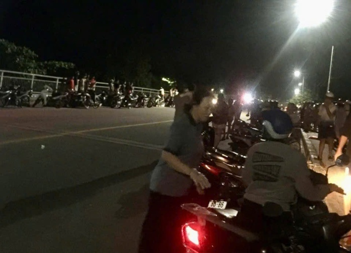 Trong khi lực lượng cứu hộ suốt đêm tìm kiếm, người nhảy cầu... tự bơi vào bờ- Ảnh 1. Trong khi lực lượng cứu hộ suốt đêm tìm kiếm, người nhảy cầu... tự bơi vào bờ- Ảnh 1.