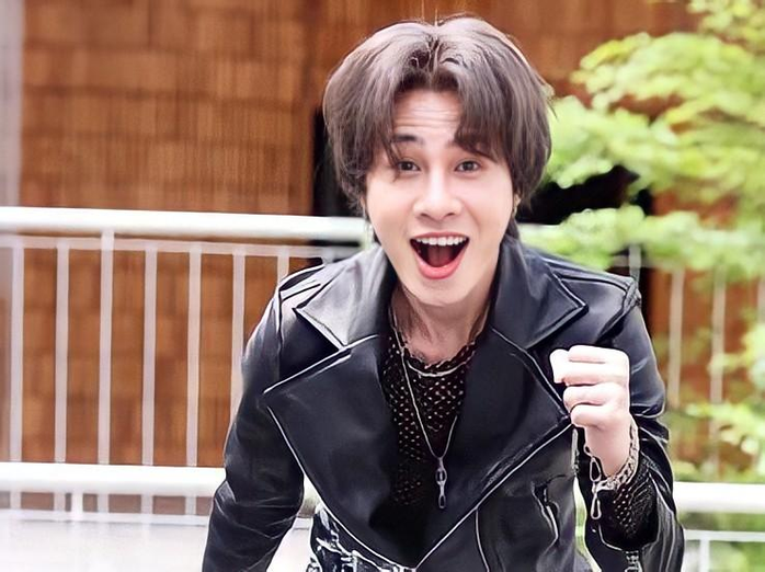 Vụ kiện quyền làm cha của ca sĩ J - 97 tiếp tục căng thẳng tại TAND khu vực 2 - Ảnh 1. Vụ kiện quyền làm cha của ca sĩ J - 97 tiếp tục căng thẳng tại TAND khu vực 2 - Ảnh 1.