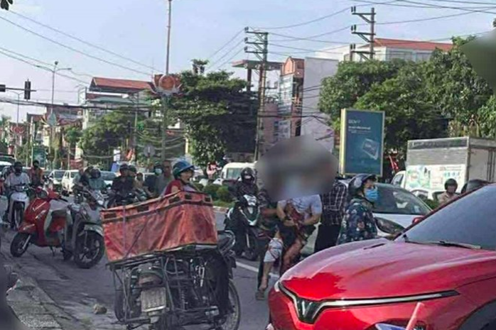 Điều tra vụ nam TikToker bị chém gần đứt lìa bàn tay- Ảnh 1. Điều tra vụ nam TikToker bị chém gần đứt lìa bàn tay- Ảnh 1.