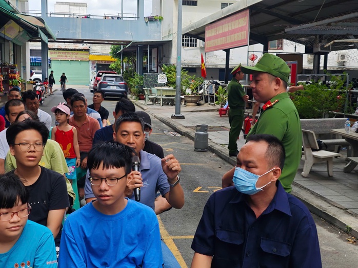 Người dân sống ở chung cư TP HCM được hướng dẫn quét mã QR phòng chống cháy nổ- Ảnh 3.