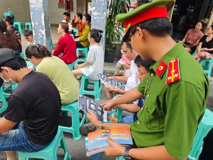 Người dân sống ở chung cư TP HCM được hướng dẫn quét mã QR phòng chống cháy nổ- Ảnh 5.