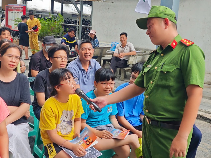 Người dân sống ở chung cư TP HCM được hướng dẫn quét mã QR phòng chống cháy nổ- Ảnh 6.