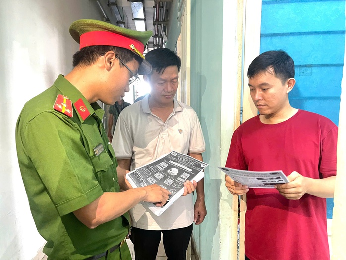 Người dân sống ở chung cư TP HCM được hướng dẫn quét mã QR phòng chống cháy nổ- Ảnh 9.