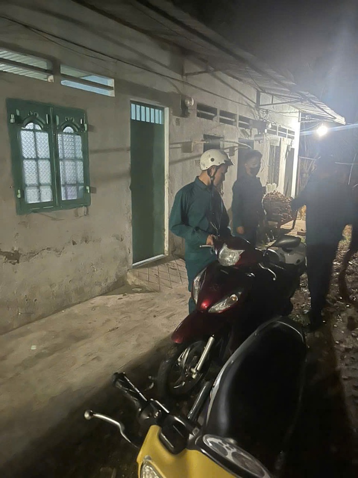Xác minh người đàn ông đánh cô gái đang ôm con nhỏ rồi livestream ở TP HCM- Ảnh 1. Xác minh người đàn ông đánh cô gái đang ôm con nhỏ rồi livestream ở TP HCM- Ảnh 1.