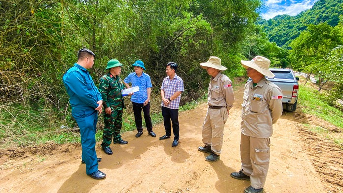 Nạo vét sông Son phát hiện bom MK82 gần động Phong Nha - Ảnh 2. Nạo vét sông Son phát hiện bom MK82 gần động Phong Nha - Ảnh 2.