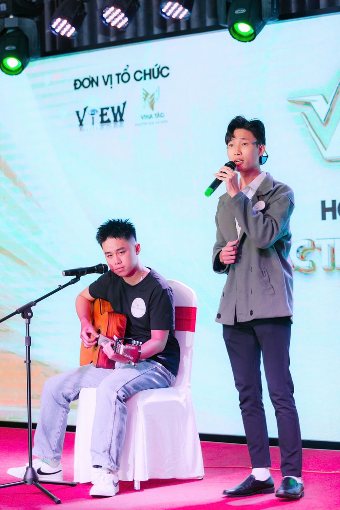 Hoa hậu Lương Thị Thùy Dung ngồi ghế nóng cuộc thi tài năng View Idol- Ảnh 1. Hoa hậu Lương Thị Thùy Dung ngồi ghế nóng cuộc thi tài năng View Idol- Ảnh 1.