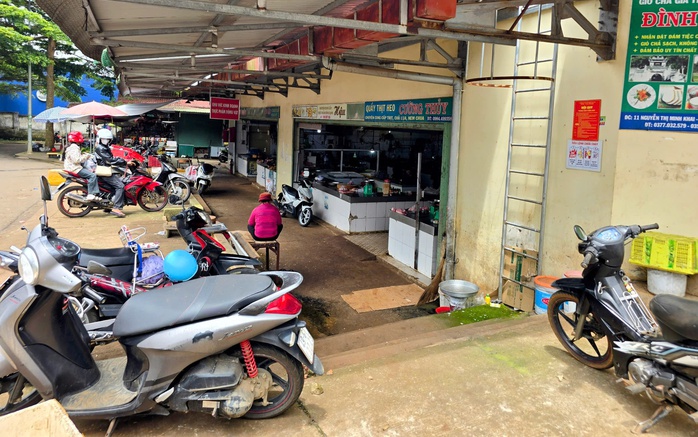 Vụ nữ tiểu thương bị hành hung tại chợ Di Linh: Nhân chứng lên tiếng - Ảnh 3. Vụ nữ tiểu thương bị hành hung tại chợ Di Linh: Nhân chứng lên tiếng - Ảnh 3.