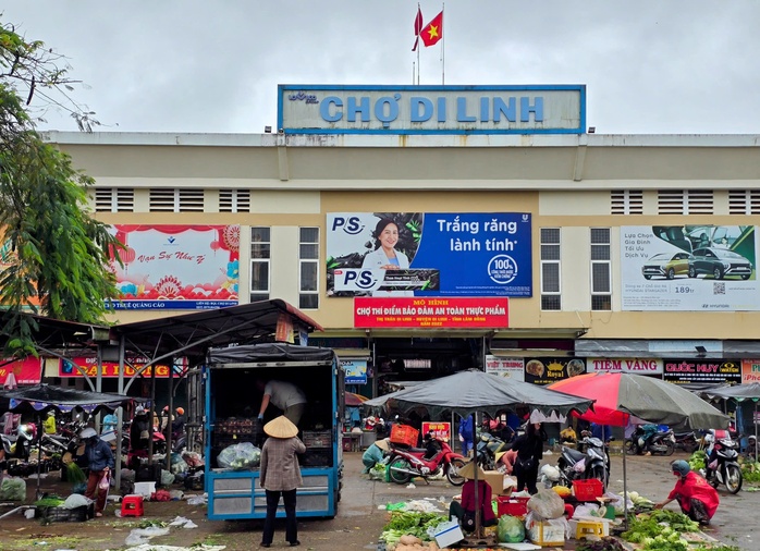 Vụ tiểu thương chợ Di Linh tố bị hành hung: Công an vào cuộc- Ảnh 1. Vụ tiểu thương chợ Di Linh tố bị hành hung: Công an vào cuộc- Ảnh 1.