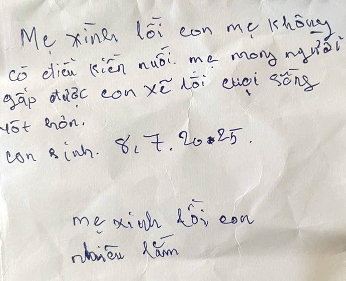 Bé trai sơ sinh bị bỏ rơi trong rừng cao su Đồng Nai với lời xin lỗi của mẹ - Ảnh 1. Bé trai sơ sinh bị bỏ rơi trong rừng cao su Đồng Nai với lời xin lỗi của mẹ - Ảnh 1.
