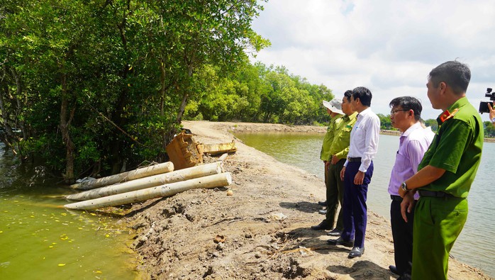 Phát hiện hàng chục cọc bê tông giữa lòng sông Ba Cội, nghi vấn lấn chiếm trái phép - Ảnh 3.