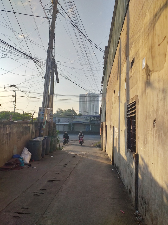 "Bẫy" ở trên đầu - Ảnh 1.