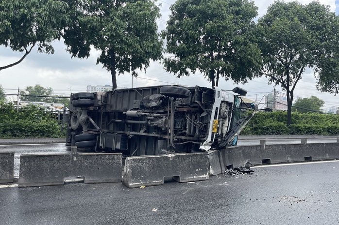 Hai tai nạn liên tiếp vừa xảy ra trên đường Đỗ Mười, người dân cần lưu ý- Ảnh 5.