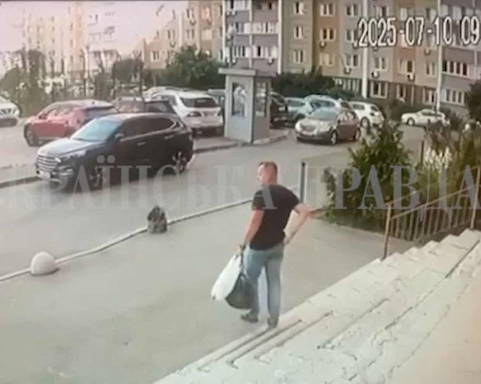 Ukraine hạ sát "đặc vụ Nga" bắn chết đại tá tình báo- Ảnh 1. Ukraine hạ sát "đặc vụ Nga" bắn chết đại tá tình báo- Ảnh 1.