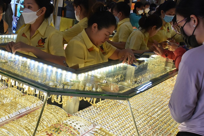 Giá vàng hôm nay 15 - 7 giảm mạnh , đồng USD tăng giá gây áp lực lên thị trường - Ảnh 1. Giá vàng hôm nay 15 - 7 giảm mạnh , đồng USD tăng giá gây áp lực lên thị trường - Ảnh 1.