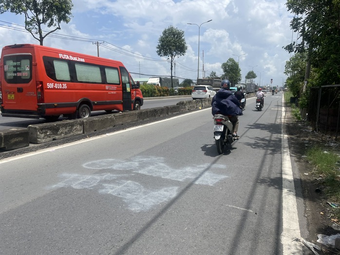 Dòng chữ "có bắn tốc độ" bị xóa nham nhở - Ảnh 2. Dòng chữ "có bắn tốc độ" bị xóa nham nhở - Ảnh 2.