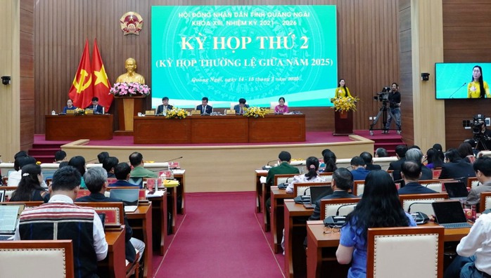 Quảng Ngãi ban hành chính sách hỗ trợ cho cán bộ sau sáp nhập - Ảnh 1.