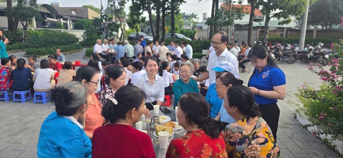 Chính quyền địa phương 2 cấp: Vì dân, gần dân, hiệu quả (*): Làm sao để không xa dân?- Ảnh 1.
