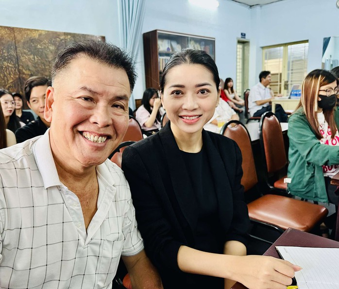Minh Nhí, Hữu Nghĩa lo khán giả bật cười khi diễn kịch chính luận- Ảnh 8.