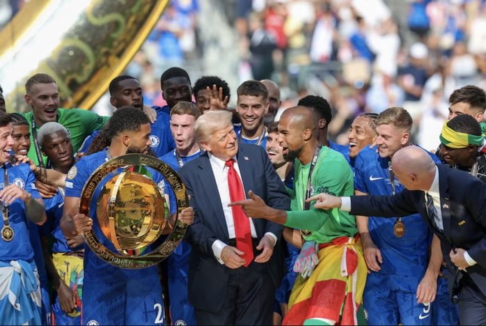 Chelsea chỉ được trao bản sao cúp vô địch Club World Cup, cúp thật ở đâu? - Ảnh 3.