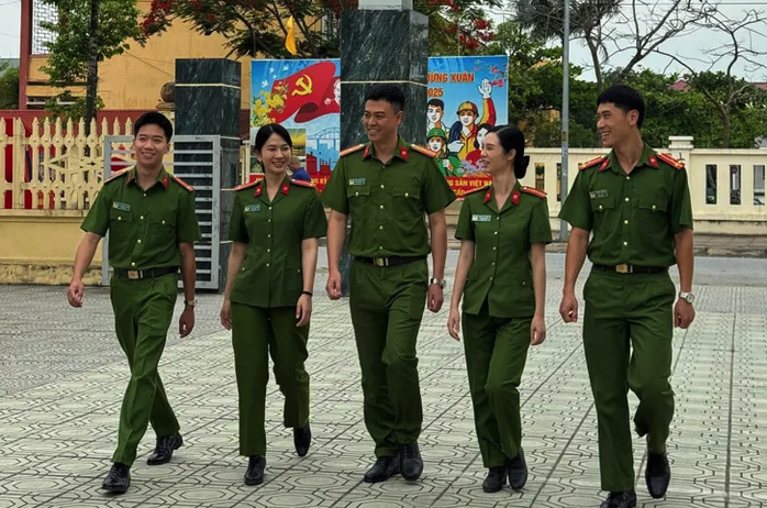 "Có anh, nơi ấy bình yên" kể chuyện công an huyện về xã- Ảnh 4. "Có anh, nơi ấy bình yên" kể chuyện công an huyện về xã- Ảnh 4.