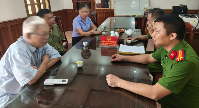 Cụ ông 80 tuổi suýt mất nửa tỉ đồng sau cú điện thoại với người xưng "Cục An ninh mạng" - Ảnh 1.