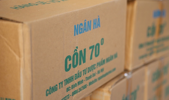 Nguyên Phó Chủ tịch xã cầm đầu đường dây sản xuất, buôn bán cồn y tế giả - Ảnh 3.