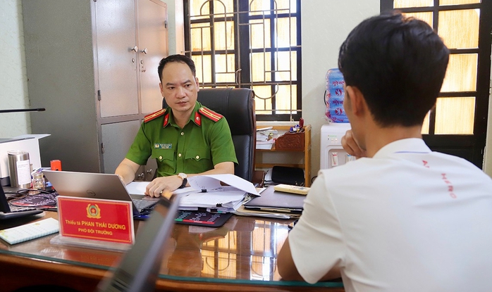Nguyên Phó Chủ tịch xã cầm đầu đường dây sản xuất, buôn bán cồn y tế giả - Ảnh 4.