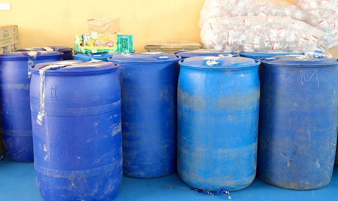 Nguyên Phó Chủ tịch xã cầm đầu đường dây sản xuất, buôn bán cồn y tế giả - Ảnh 5.