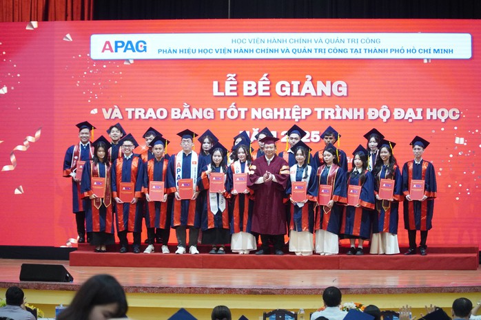 Tốt nghiệp trong bối cảnh mới, sinh viên hành chính công không nao núng - Ảnh 2.