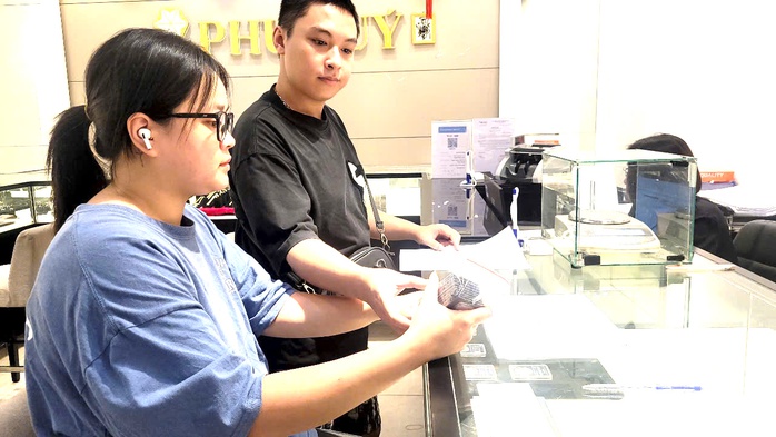 Cơn sốt bạc thỏi và bạc miếng: Nhà đầu tư mới đổ xô tham gia - Ảnh 3. Cơn sốt bạc thỏi và bạc miếng: Nhà đầu tư mới đổ xô tham gia - Ảnh 3.
