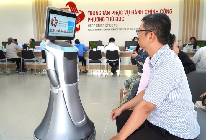 VIDEO: Robot hướng dẫn làm thủ tục hành chính công tại TP HCM - Ảnh 2.