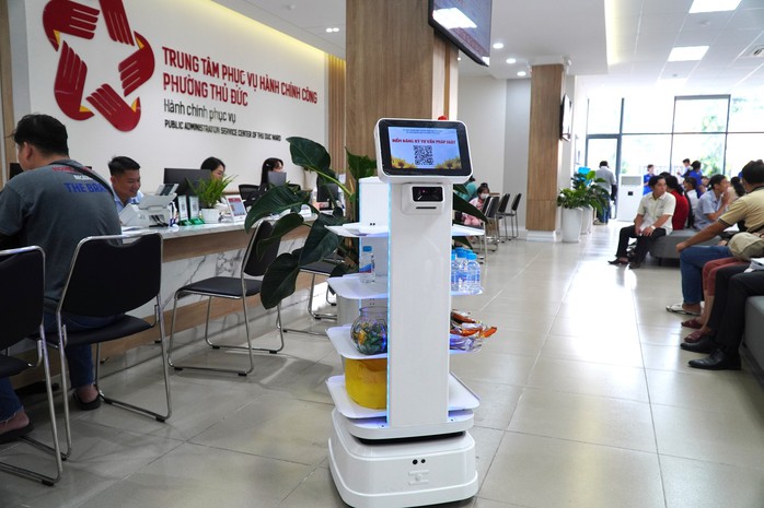 VIDEO: Robot hướng dẫn làm thủ tục hành chính công tại TP HCM - Ảnh 3.