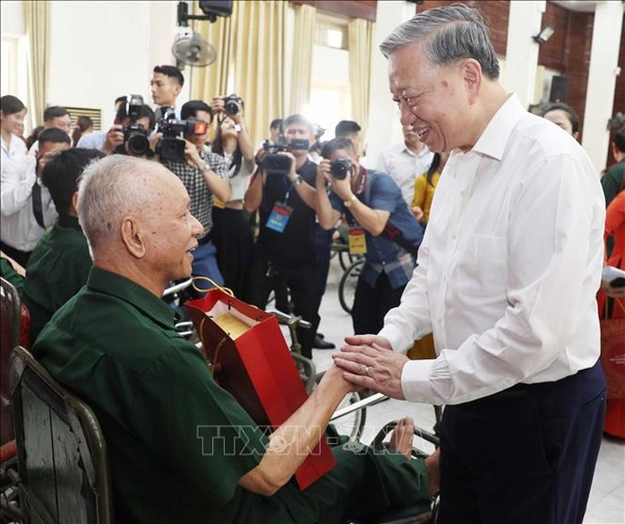 Tổng Bí thư Tô Lâm: Công tác “Đền ơn đáp nghĩa”, “Uống nước nhớ nguồn” là mệnh lệnh từ trái tim- Ảnh 1. Tổng Bí thư Tô Lâm: Công tác “Đền ơn đáp nghĩa”, “Uống nước nhớ nguồn” là mệnh lệnh từ trái tim- Ảnh 1.