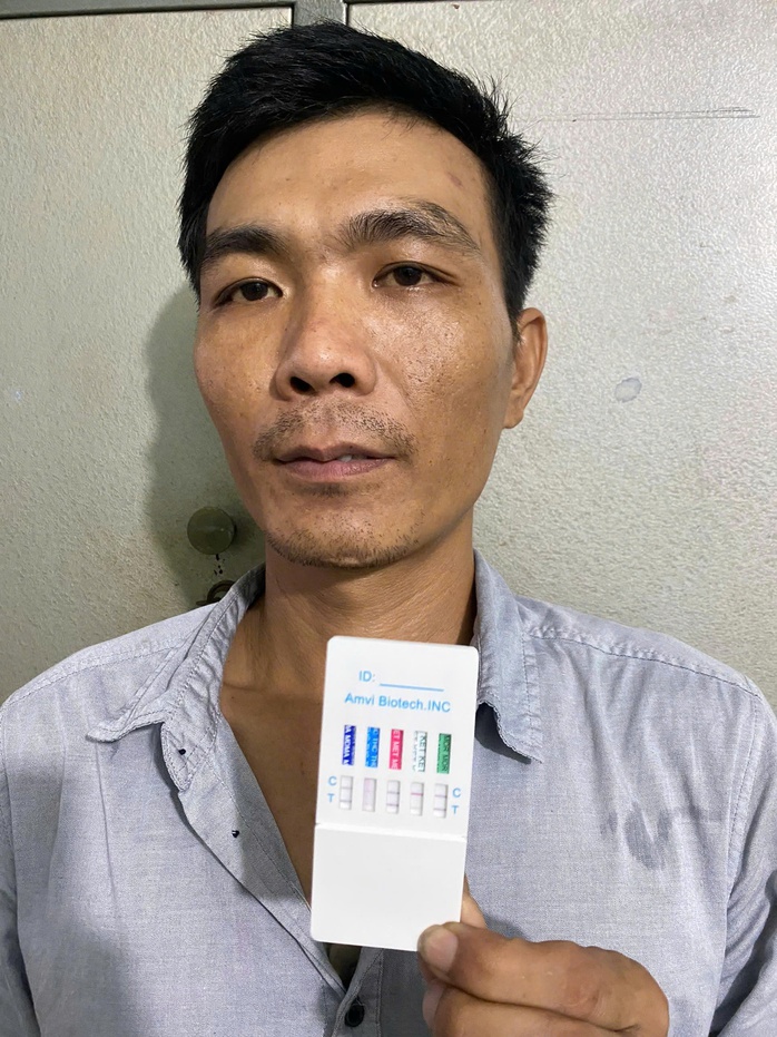 Vụ cô gái ôm con nhỏ bị đánh tới tấp: Chân dung "Trung cá chép" vừa bị bắt- Ảnh 1. Vụ cô gái ôm con nhỏ bị đánh tới tấp: Chân dung "Trung cá chép" vừa bị bắt- Ảnh 1.