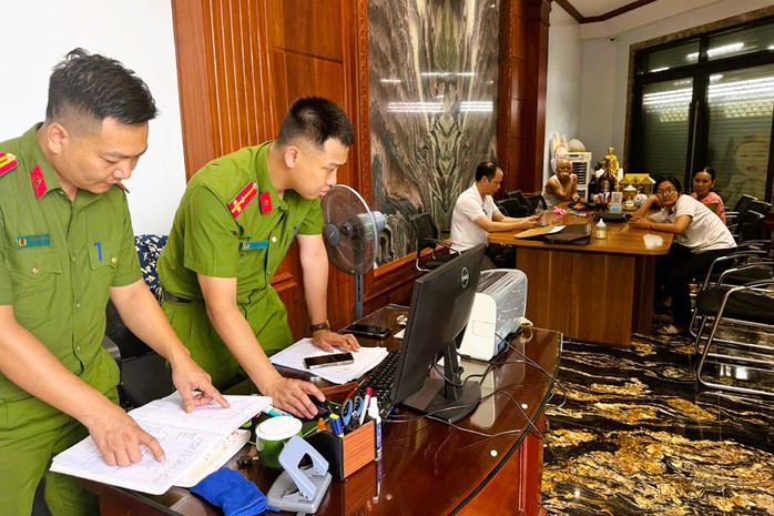 Công an Thanh Hóa thông tin khám nhà trùm giang hồ Ý "ẻng" - Ảnh 1.