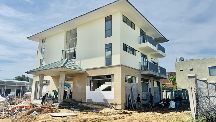 Quảng Ngãi ban hành chính sách hỗ trợ cho cán bộ sau sáp nhập - Ảnh 2.