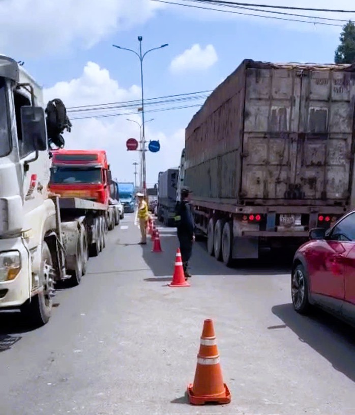 Xe ùn ứ trên cao tốc TP HCM - Long Thành - Dầu Giây: 3 Lộ trình di chuyển an toàn - Ảnh 1. Xe ùn ứ trên cao tốc TP HCM - Long Thành - Dầu Giây: 3 Lộ trình di chuyển an toàn - Ảnh 1.