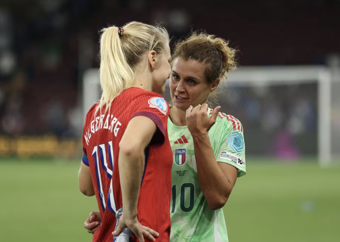 "Chị đại" Cristiana Girelli tỏa sáng, tuyển Ý vào bán kết EURO nữ sau 28 năm- Ảnh 8. "Chị đại" Cristiana Girelli tỏa sáng, tuyển Ý vào bán kết EURO nữ sau 28 năm- Ảnh 8.