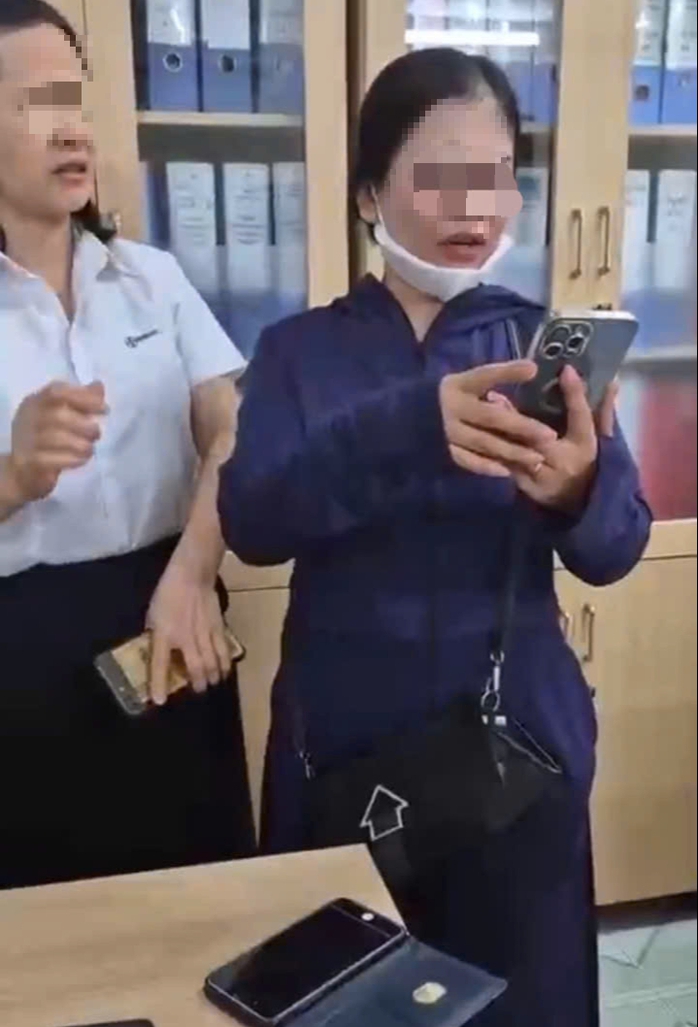 Một nữ giáo viên ở Hà Tĩnh mất gần 1,5 tỉ đồng sau cuộc gọi của “nhân viên điện lực” - Ảnh 1.