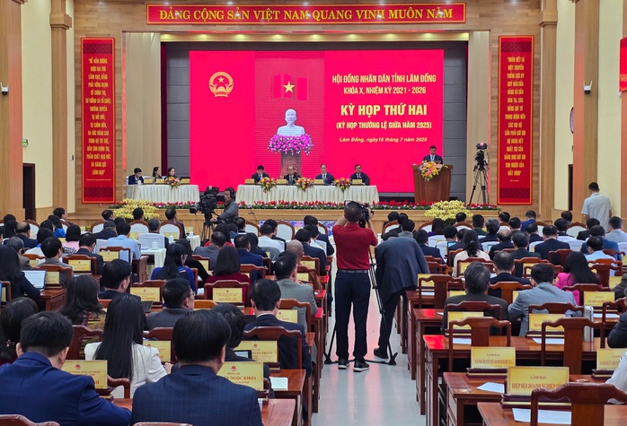 Lâm Đồng hỗ trợ cán bộ, công chức sau sáp nhập - Ảnh 1. Lâm Đồng hỗ trợ cán bộ, công chức sau sáp nhập - Ảnh 1.