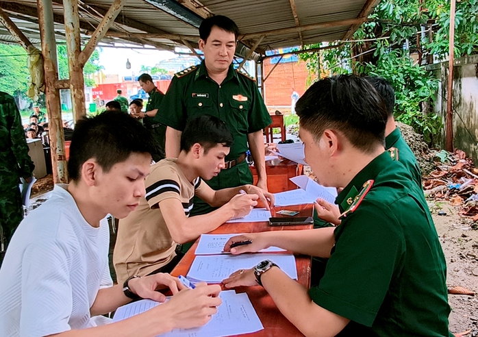 Phát hiện nhiều trường hợp phạm pháp trong số 45 người bị trục xuất - Ảnh 2. Phát hiện nhiều trường hợp phạm pháp trong số 45 người bị trục xuất - Ảnh 2.