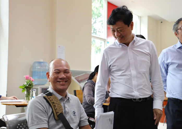 TP HCM: Lãnh đạo xã Nhà Bè trực chiến thủ tục hành chính , dân hài lòng - Ảnh 4. TP HCM: Lãnh đạo xã Nhà Bè trực chiến thủ tục hành chính , dân hài lòng - Ảnh 4.