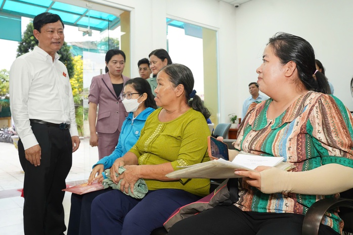 Chủ tịch HĐND TP HCM Võ Văn Minh khảo sát phường trọng điểm của thành phố- Ảnh 1.