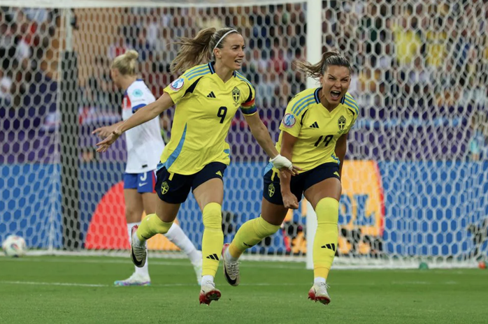 Euro 2025: Ngược dòng ngoạn mục, tuyển nữ Anh thắng nghẹt thở Thụy Điển ở tứ kết - Ảnh 1.