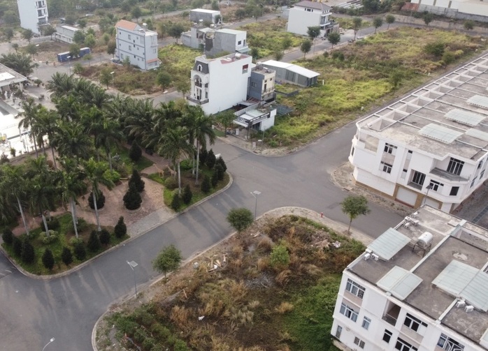Hình ảnh cựu phó chủ tịch UBND tỉnh Đồng Nai "hô biến" đất công thành tư hầu tòa chiều 17-7- Ảnh 3.