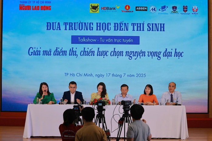 Đang giải đáp "nóng" về điểm thi, chọn nguyện vọng ĐH - Ảnh 9.