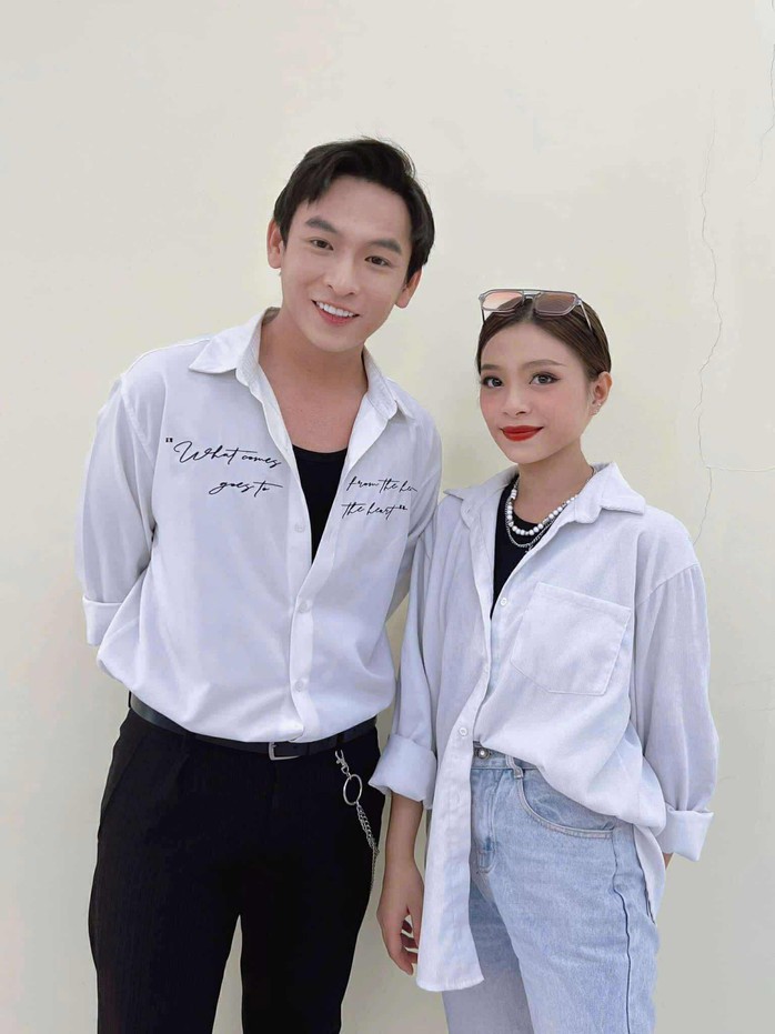 Diễn viên Di Oanh – Học trò NSND Hồng Vân tạo dấu ấn trong nhạc kịch "Đám giỗ, đám quải" - Ảnh 6.