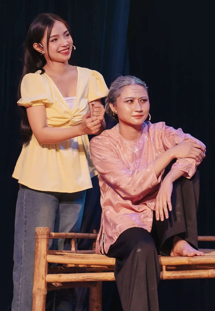 Diễn viên Di Oanh – Học trò NSND Hồng Vân tạo dấu ấn trong nhạc kịch "Đám giỗ, đám quải" - Ảnh 5.