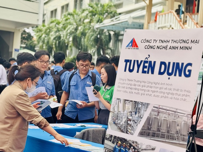 Doanh nghiệp “trải thảm đỏ” săn lao động kỹ thuật - Ảnh 1.